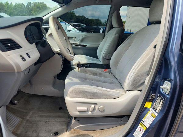 2013 TOYOTA SIENNA