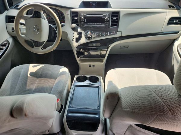 2013 TOYOTA SIENNA