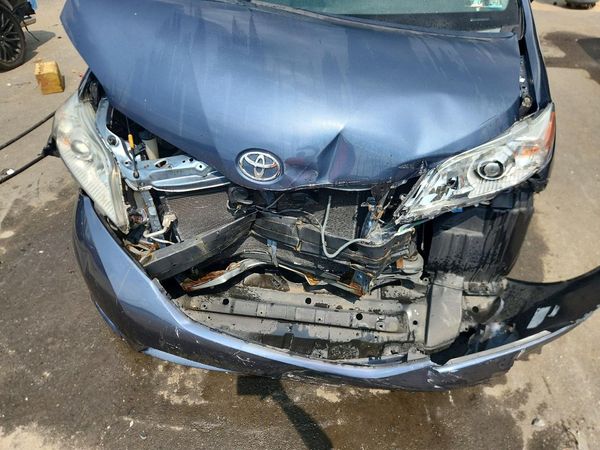 2013 TOYOTA SIENNA