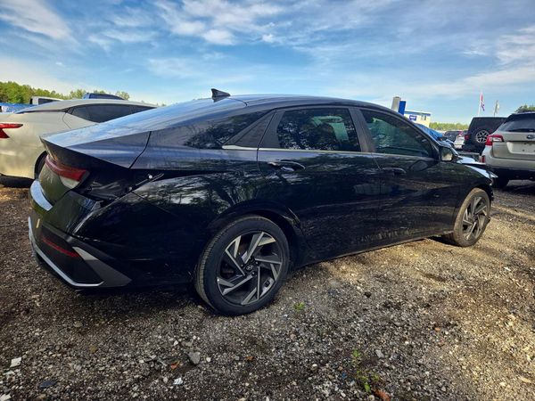2024 HYUNDAI ELANTRA