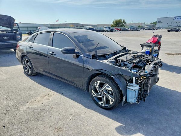 2024 HYUNDAI ELANTRA