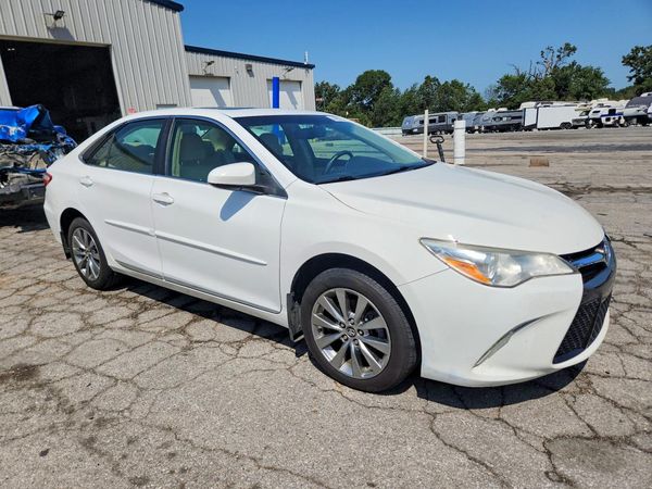 2017 TOYOTA CAMRY