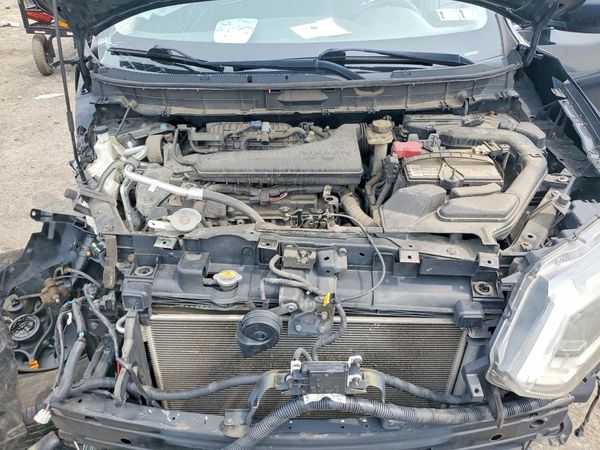 2018 NISSAN ROGUE — Engine bay