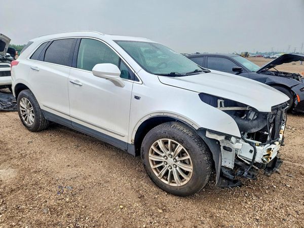 2017 CADILLAC XT5