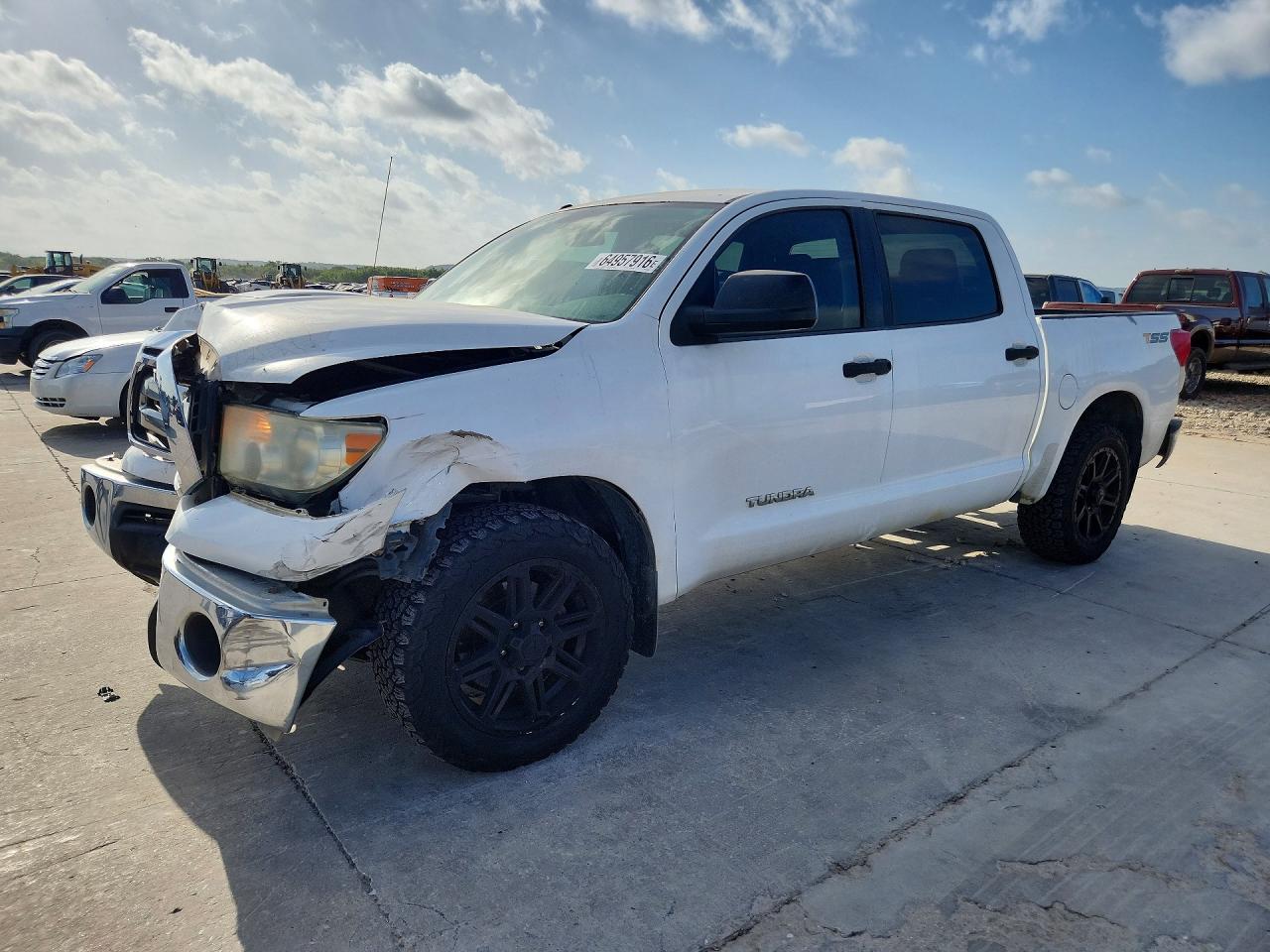 2013 TOYOTA TUNDRA SR5 — Front 3/4