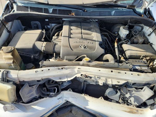 2013 TOYOTA TUNDRA SR5 — Engine bay
