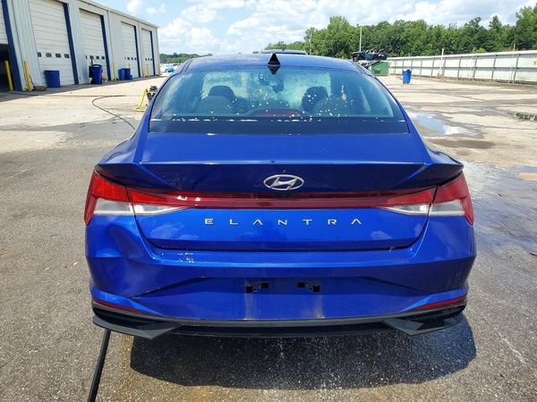 2022 HYUNDAI ELANTRA SE