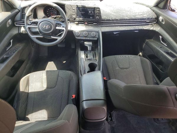 2022 HYUNDAI ELANTRA SE