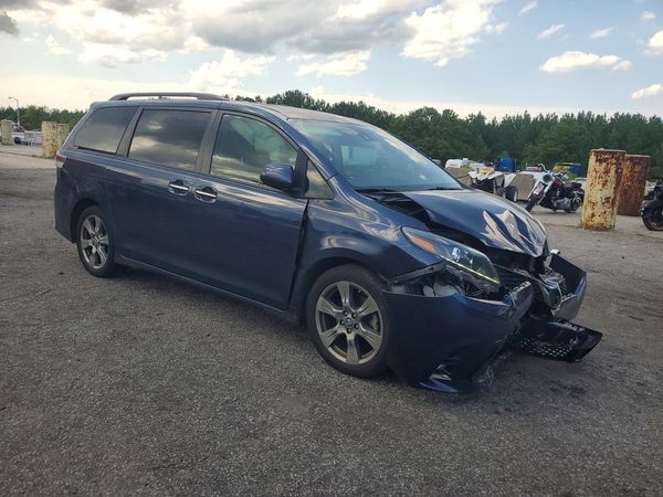 2018 TOYOTA SIENNA SE/SE Premium