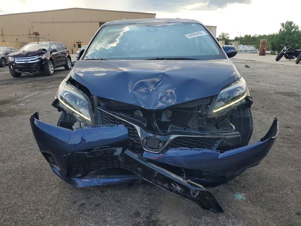2018 TOYOTA SIENNA SE/SE Premium