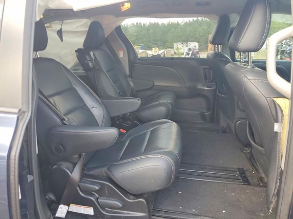 2018 TOYOTA SIENNA SE/SE Premium