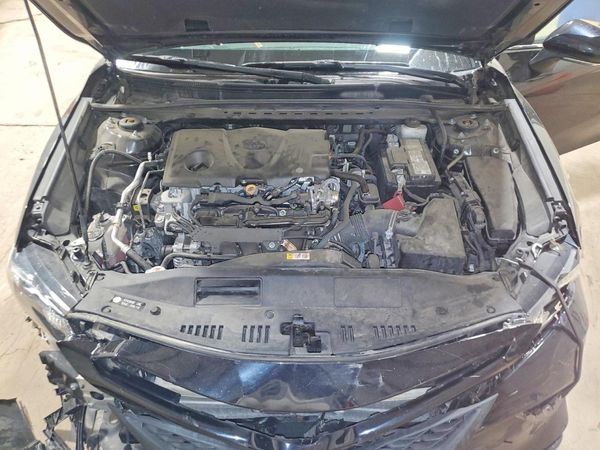 2022 TOYOTA CAMRY SE — Engine bay