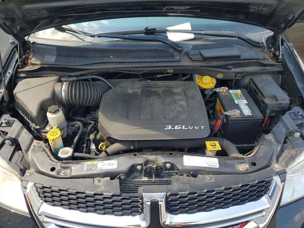 2015 DODGE GRAND CARAVAN SXT — Engine bay