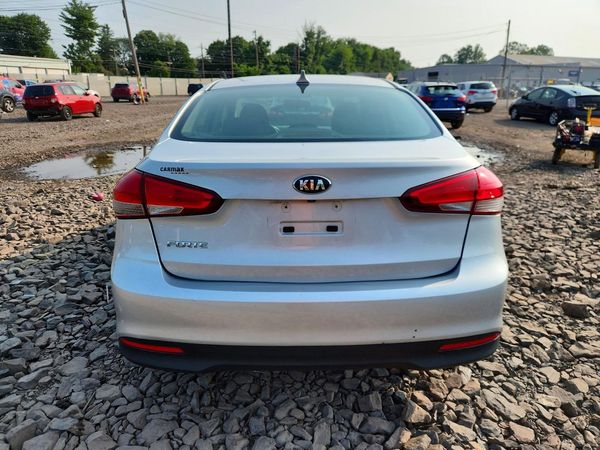 2018 KIA FORTE LX Base