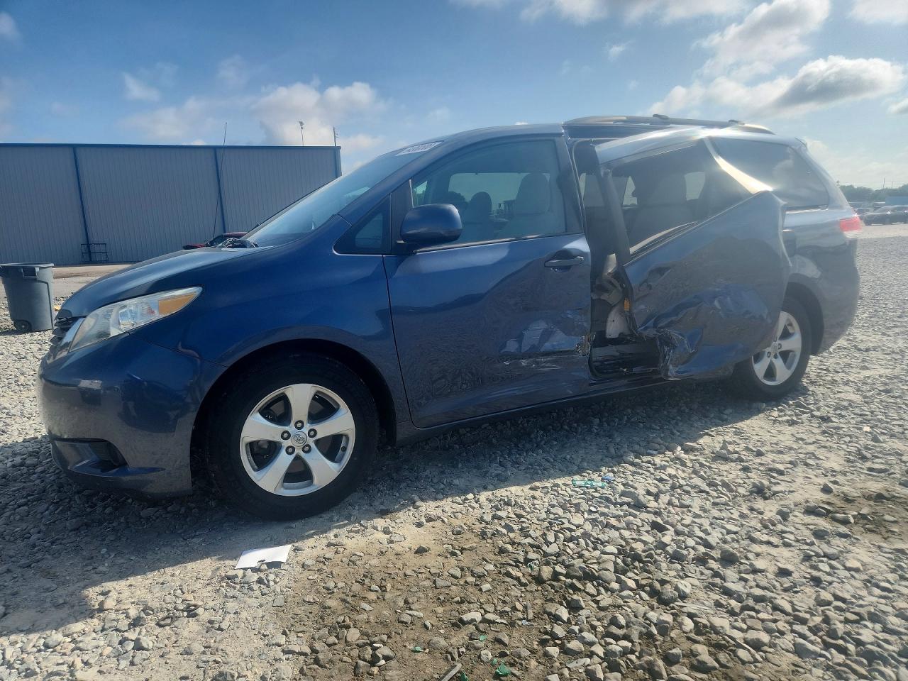 2014 TOYOTA SIENNA
