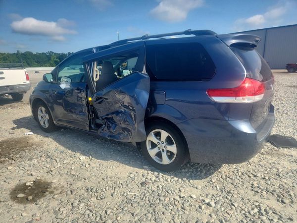 2014 TOYOTA SIENNA