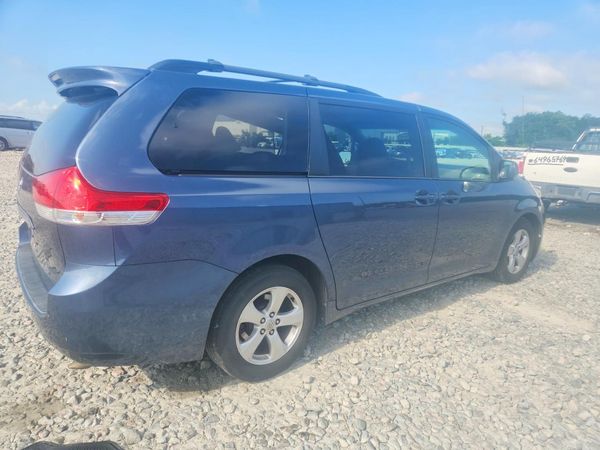 2014 TOYOTA SIENNA