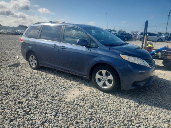 2014 TOYOTA SIENNA