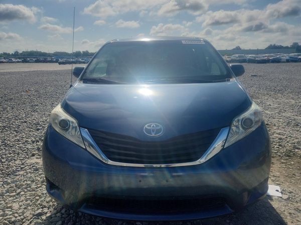 2014 TOYOTA SIENNA