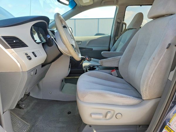 2014 TOYOTA SIENNA