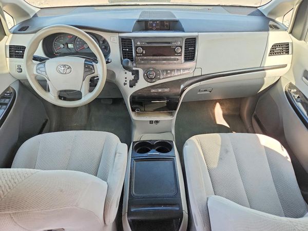 2014 TOYOTA SIENNA