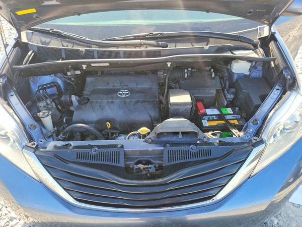 2014 TOYOTA SIENNA