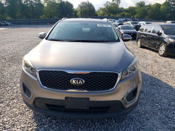 2016 KIA SORENTO L / LX