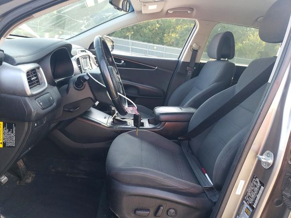 2016 KIA SORENTO L / LX