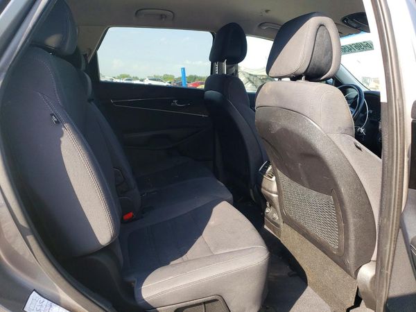 2016 KIA SORENTO L / LX