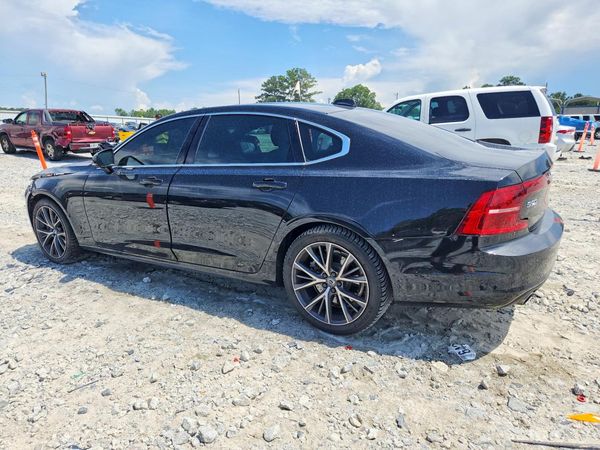 2019 VOLVO S90 Momentum