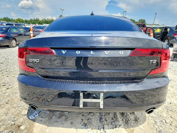 2019 VOLVO S90 Momentum