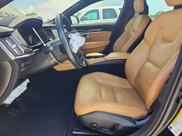 2019 VOLVO S90 Momentum