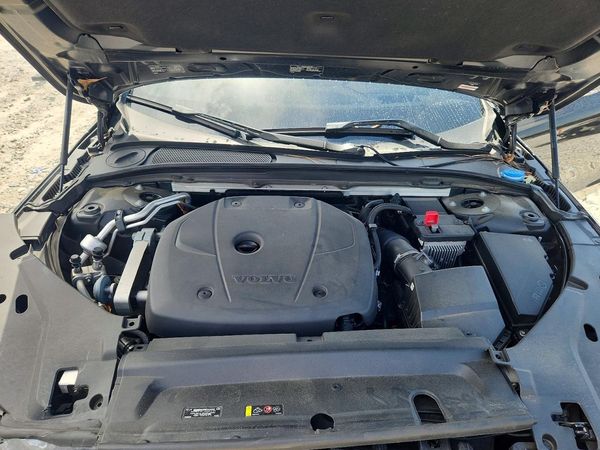 2019 VOLVO S90 Momentum