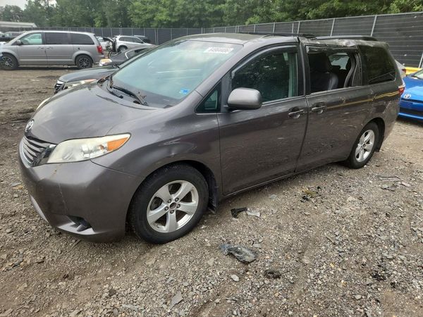 2017 TOYOTA SIENNA LE Mobility/LE