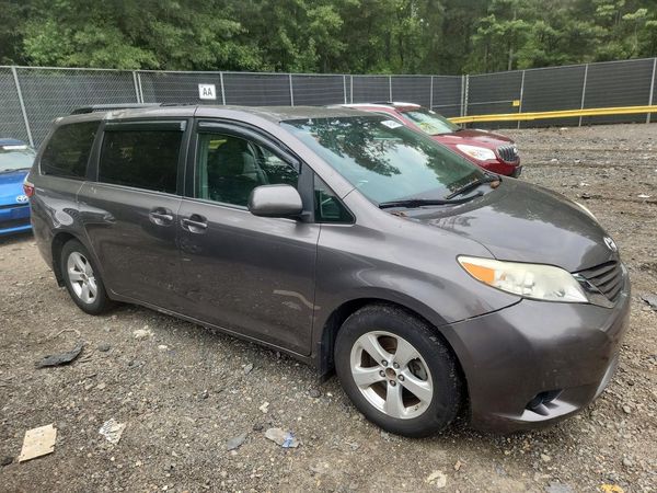 2017 TOYOTA SIENNA LE Mobility/LE