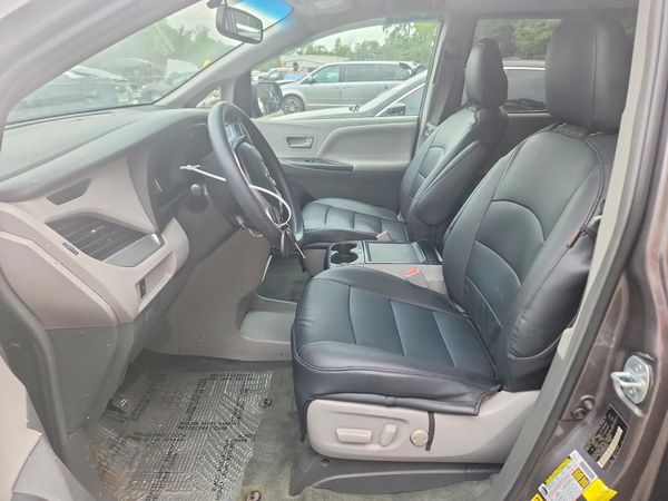2017 TOYOTA SIENNA LE Mobility/LE