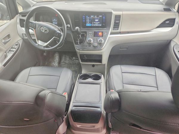 2017 TOYOTA SIENNA LE Mobility/LE