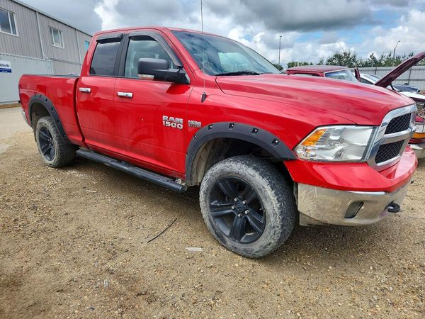 2015 RAM 1500 SLT QUAD CAB 4X4