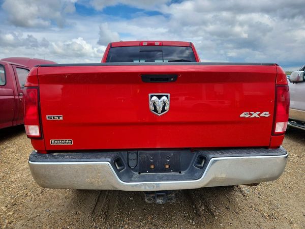 2015 RAM 1500 SLT QUAD CAB 4X4