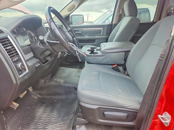 2015 RAM 1500 SLT QUAD CAB 4X4