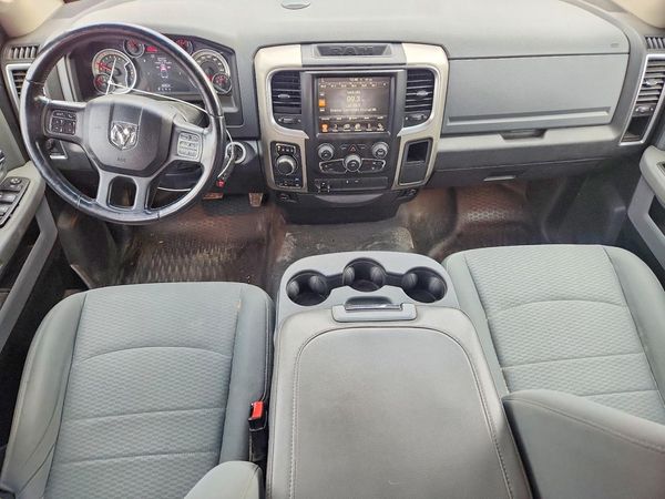 2015 RAM 1500 SLT QUAD CAB 4X4