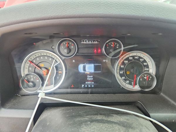 2015 RAM 1500 SLT QUAD CAB 4X4