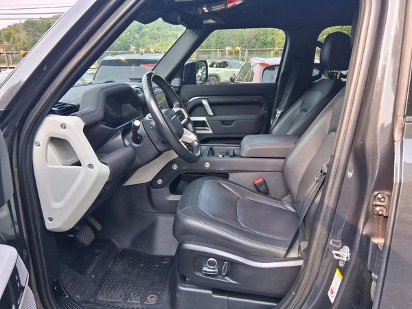 2023 LAND ROVER DEFENDER 130 X-Dynamic SE