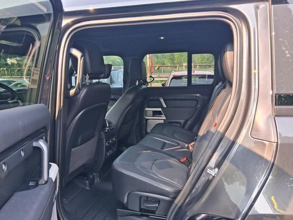 2023 LAND ROVER DEFENDER 130 X-Dynamic SE