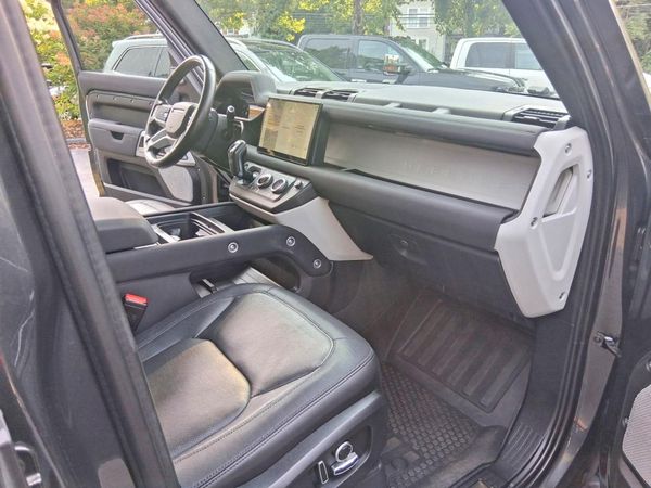2023 LAND ROVER DEFENDER 130 X-Dynamic SE