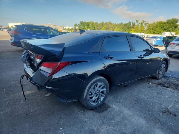 2024 HYUNDAI ELANTRA