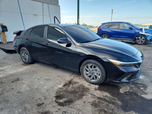 2024 HYUNDAI ELANTRA