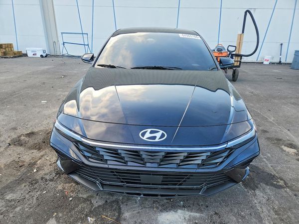 2024 HYUNDAI ELANTRA