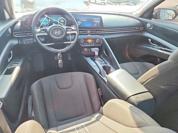 2024 HYUNDAI ELANTRA