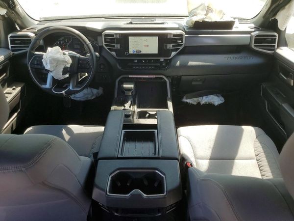 2025 TOYOTA TUNDRA SR5